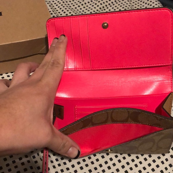 New coach wristlet/wallet - Picture 7 of 8